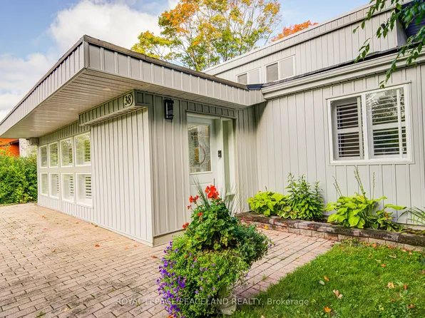 38 Lakeview Ave, Whitchurch Stouffville, ON L4A 2H1