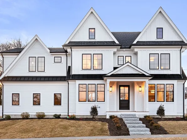 5 Hazel Ln, Needham Heights, MA 02494