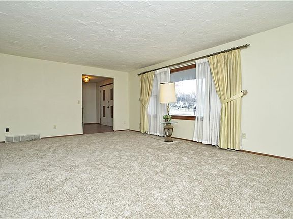 3rd image of 5611 Seneca Pl