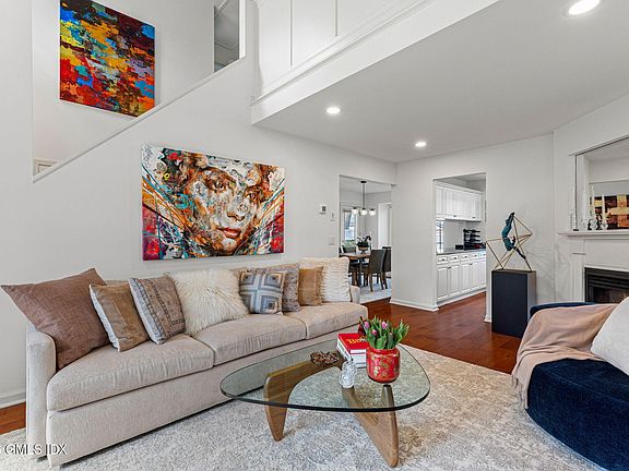 3rd image of 115 Top Gallant Rd Unit 6