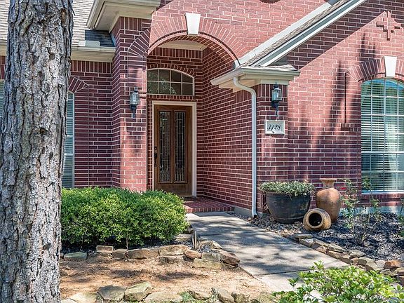 INVITING FRONT ENTRY.