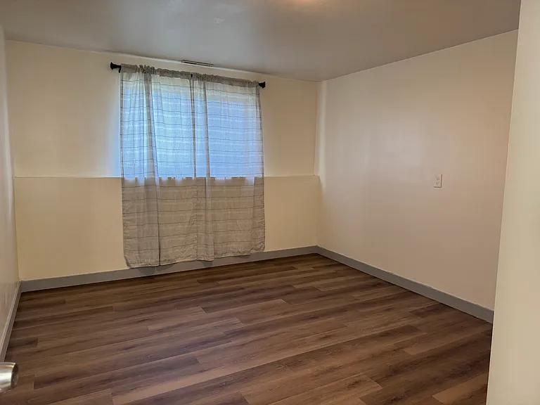 3221 S 4100 W — Photo 10