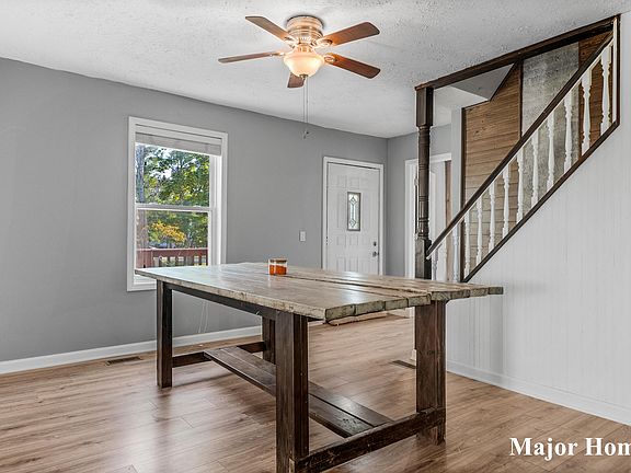 5th image of 406 E Isham St