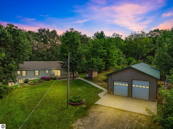 8561 Grand Kal Rd SW, Fife Lake, MI 49633