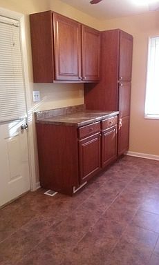 4th image of 155 Benton Ave