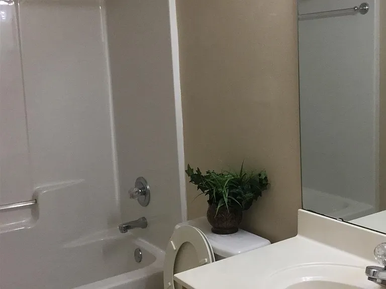 13 Coachmen Ct — Photo 3