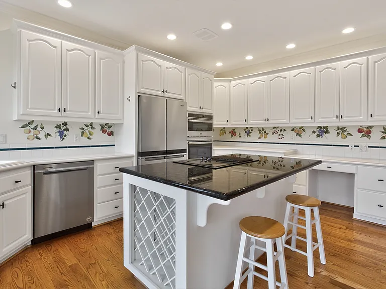 1645 SE Oak Shore Ln #1 — Photo 17