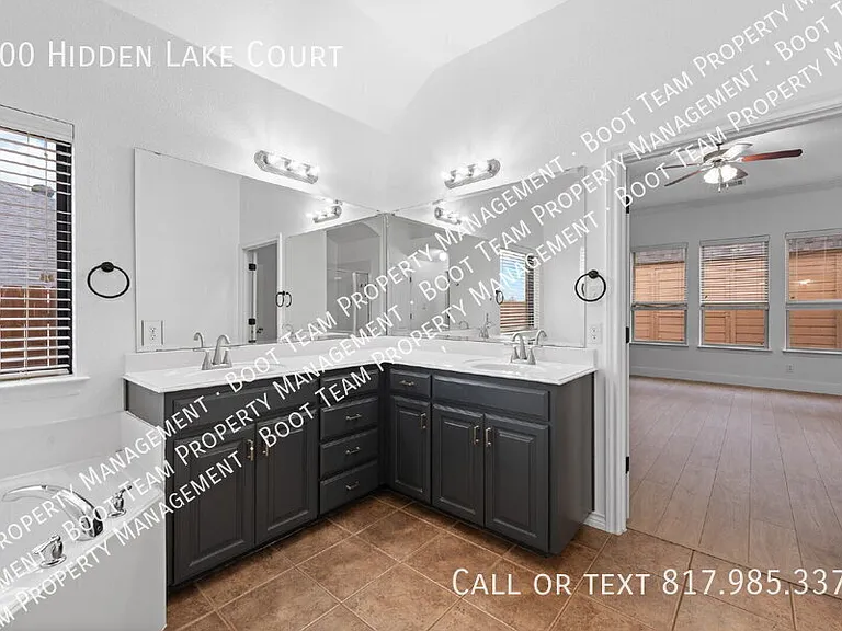 400 Hidden Lake Ct — Photo 33