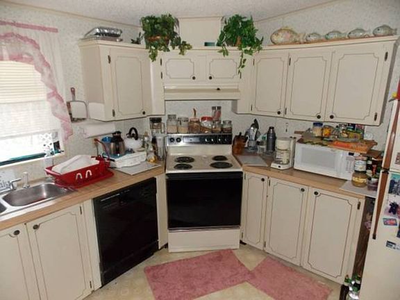 4th image of 5712 Woodfield Ln