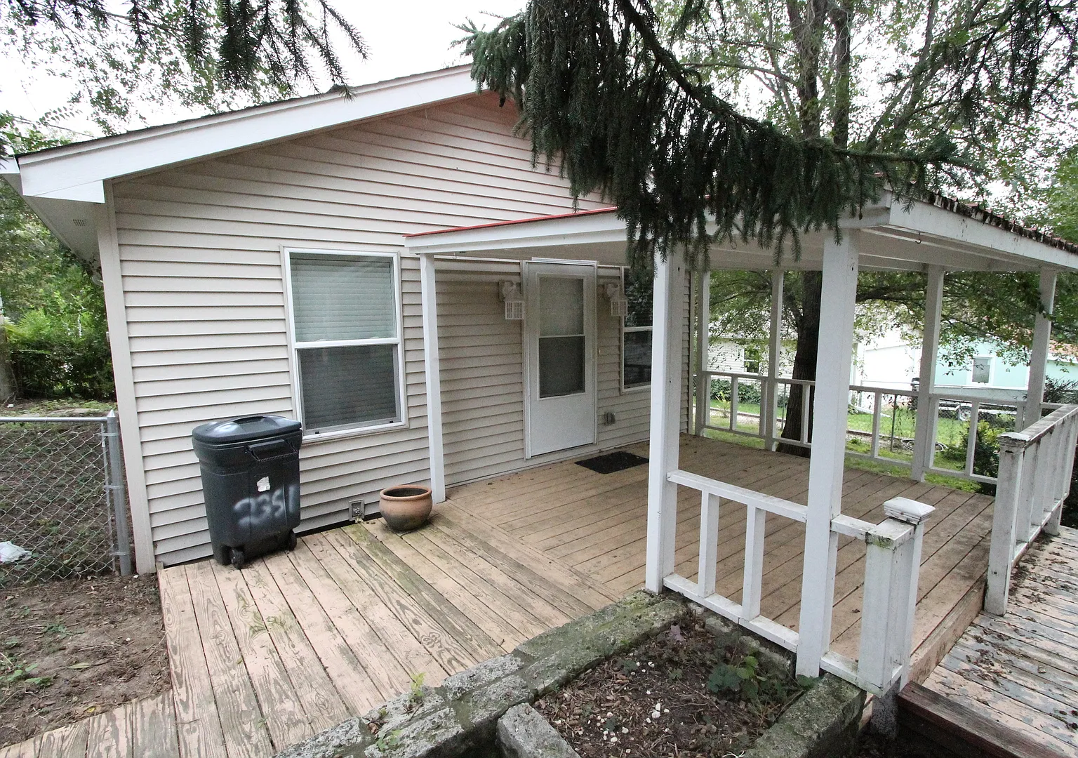 Unique 1+ bedroom home with Office and large fenced in yard! — Photo 4