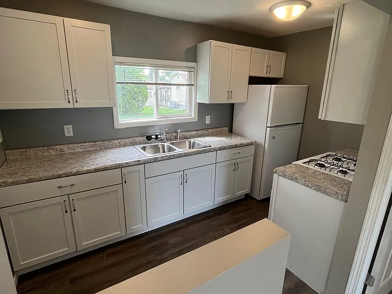 2315 E Olive St — Photo 2