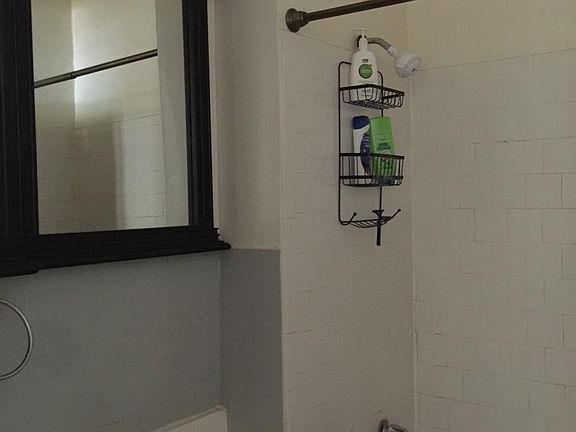 3rd image of 2402 N Janssen Ave #2