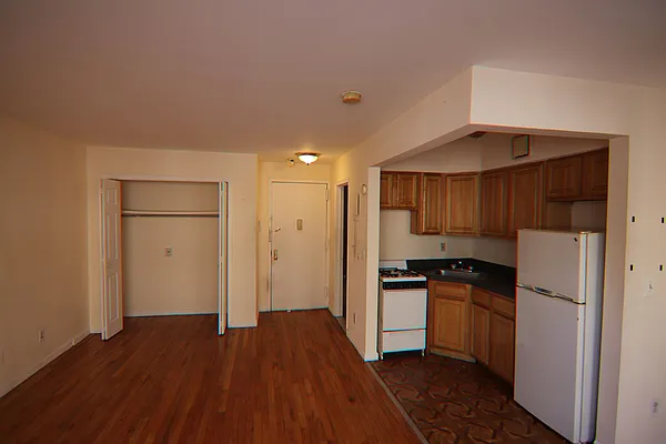 Rented by PMG Real Estate  | media 27