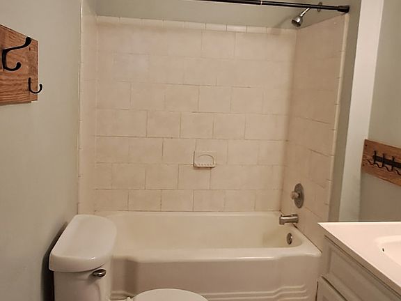 4th image of 1506A E 33rd St