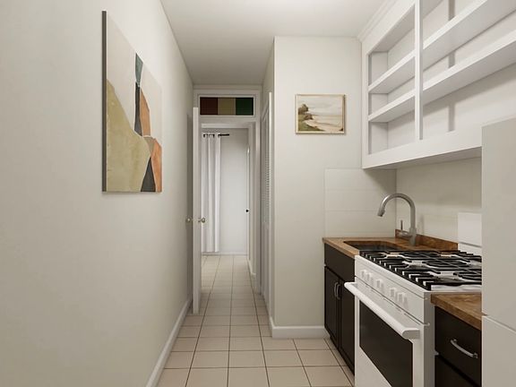 Kitchen w/ gas stove