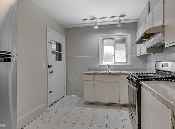 5th image of 6970 N Ashland Ave #2C