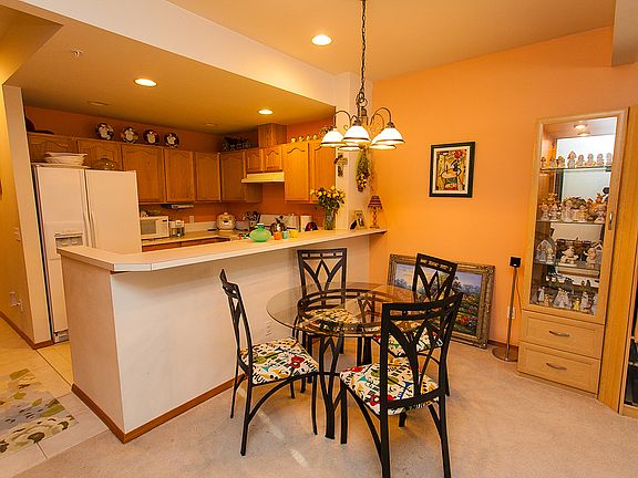 2nd image of 418 17th St SE Unit 6D