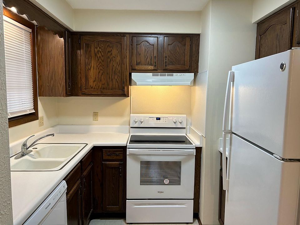 2nd image of 3525 N Kingston Dr #3405-1