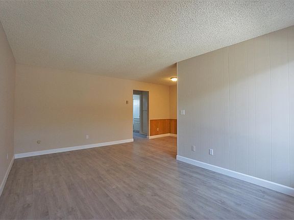 3rd image of 3723 Ingraham St APT 2