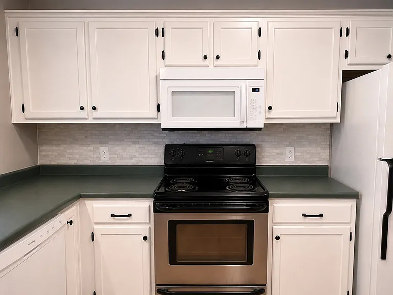 528 Freedom Ct — Photo 3