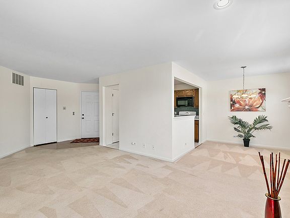 4th image of 4 Aberdeen Ct Unit Z1