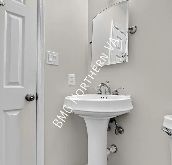 6001 Keble Dr — Photo 14