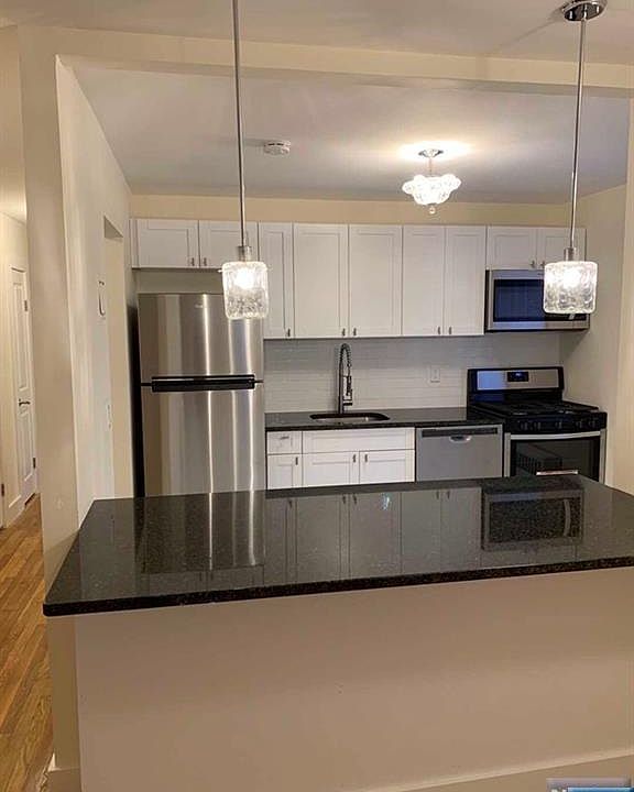 2nd image of 2320 Linwood Avenue