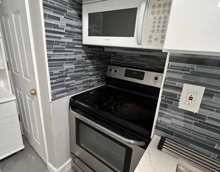Powell St — Photo 4
