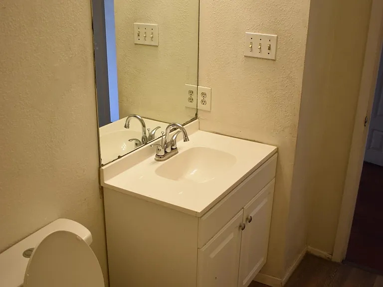 1907 W Loop #D — Photo 25