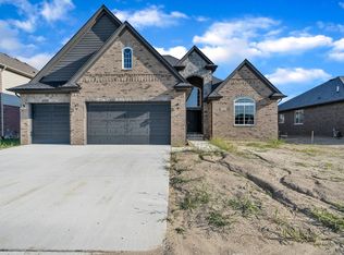 19153 Brighton Dr, Macomb, MI 48042