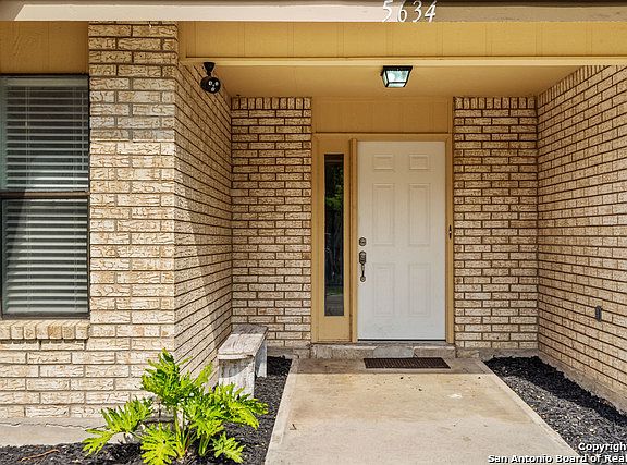 3rd image of 5634 Fountainwood Dr