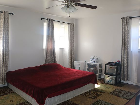 5th image of 1821 Oak St