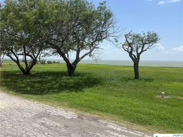 504 Copano Bay Dr, Bayside, TX 78340
