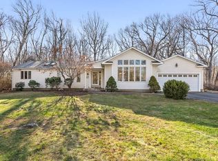 16 Shady Ln, Woodbridge, CT 06525
