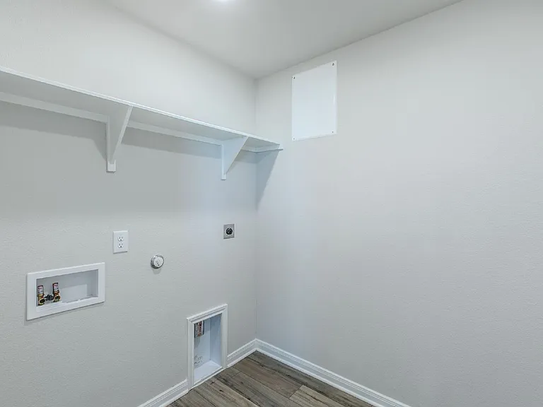 113 University Ave — Photo 20