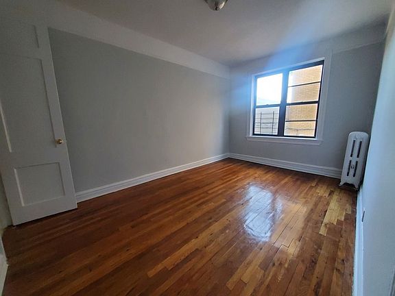 4th image of 32-35 30th St #Aa44