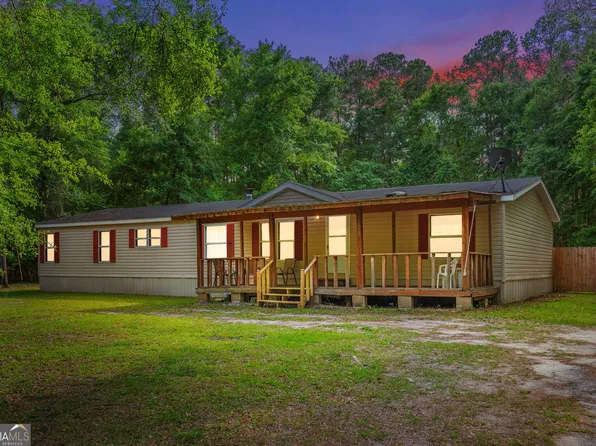 1025 Pine Needle Dr, Ellabell, GA 31308