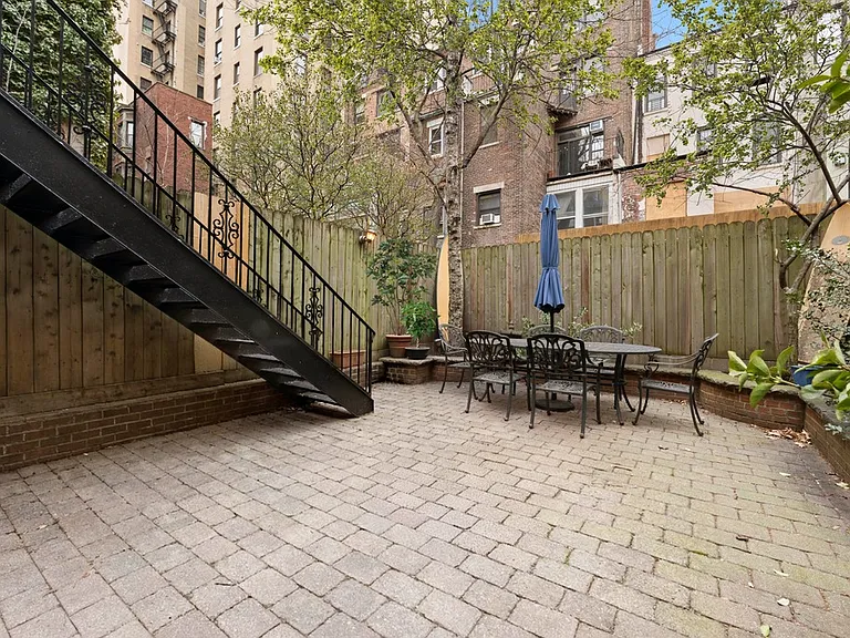 325 W 101st St — Photo 21
