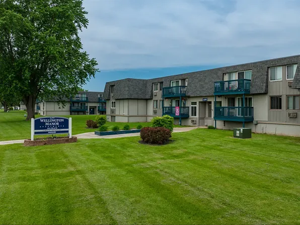 Wellington Manor Apartments, 4399 Plantation Blvd #3-20, Liverpool, NY 13090