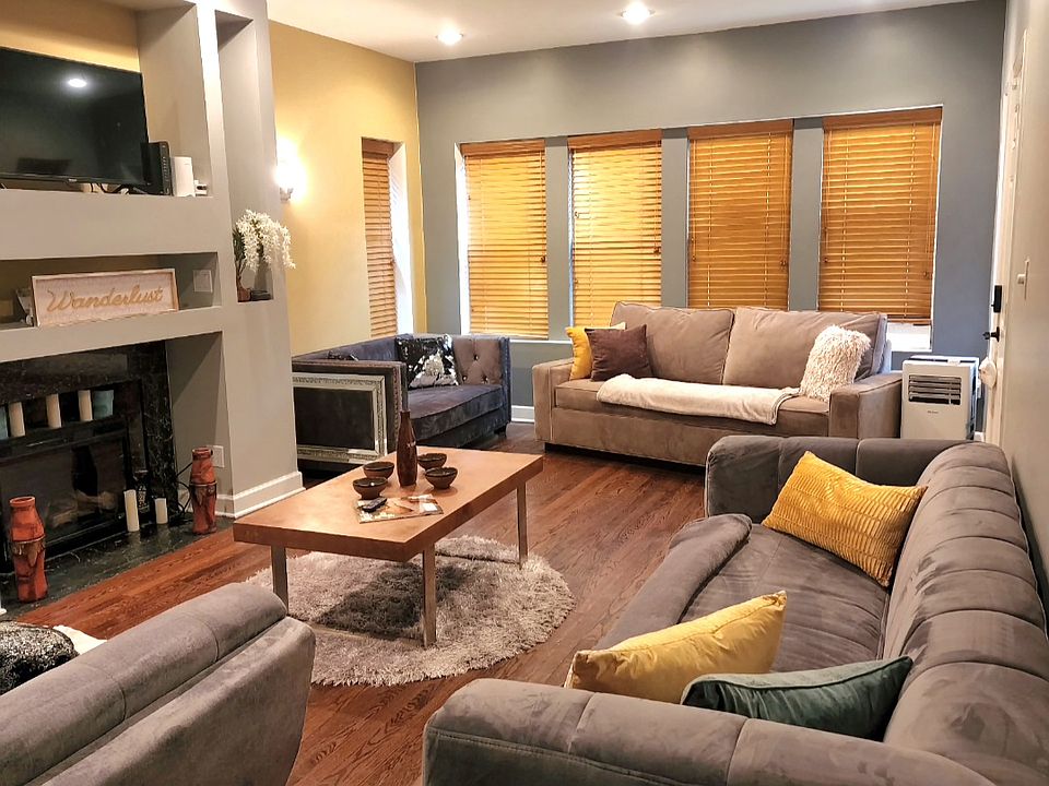Beautiful living room with fireplace