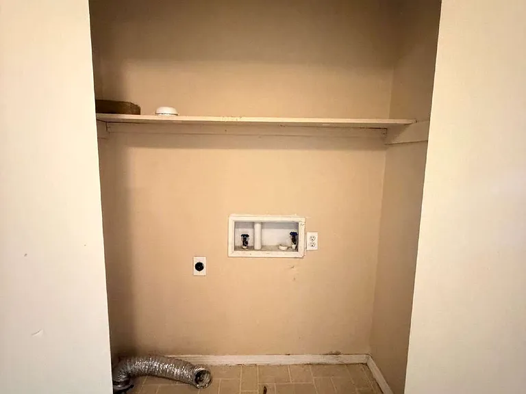 878 Evergreen St #11 — Photo 11