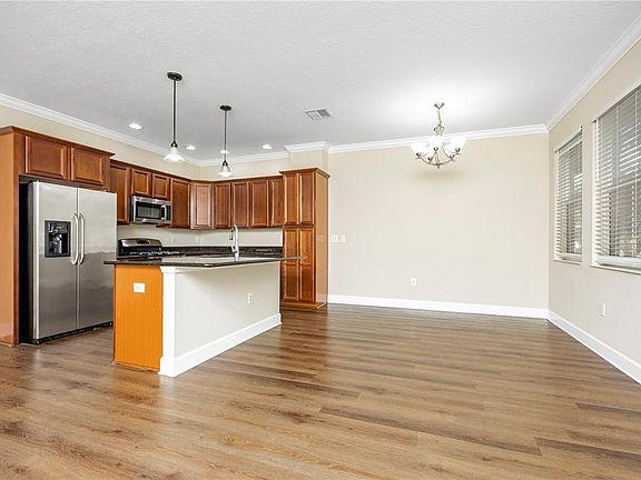 3rd image of 6112 FISHHAWK CROSSING BOULEVARD