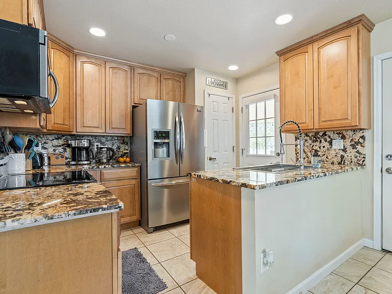 4126 Hayes Ave — Photo 8