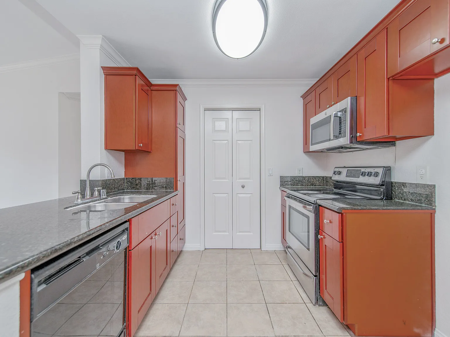 2 bed, 1086 sqft, $2,600 — Photo 2