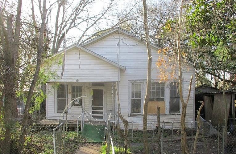 1st image of 2731 Deborah St