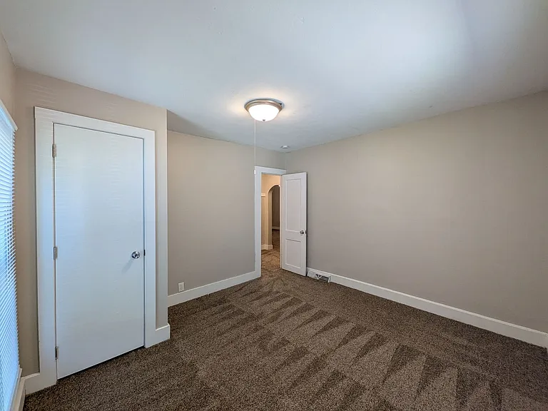 922 Walker St — Photo 22