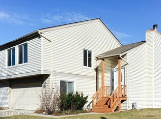 406 Woodbury Rd, Buffalo Grove, IL 60089