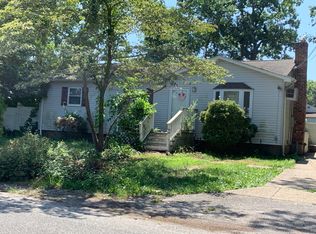 96 Robinwood Dr, Mastic Beach, NY 11951