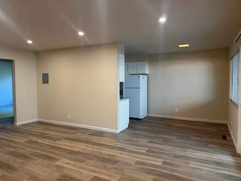 CARL2162 — Photo 2