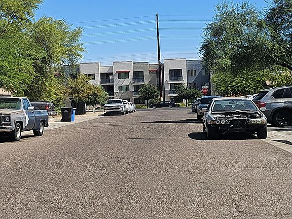5th image of 6024 S 20th Ave